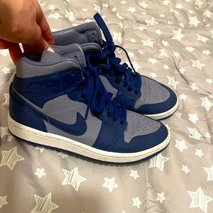 Two toned purple Jordans size 6